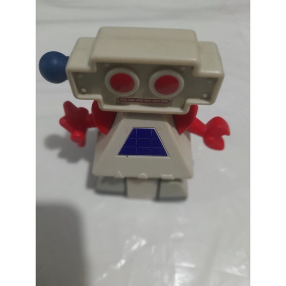 RARE 2017 Bratt's Robot 3" McDonald's AUSTRALIA Action Figure Despicable Me 3 - Picture 1 of 2